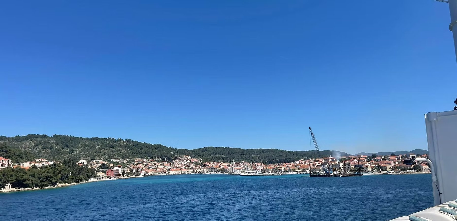 Pogled na Velu Luku s mora